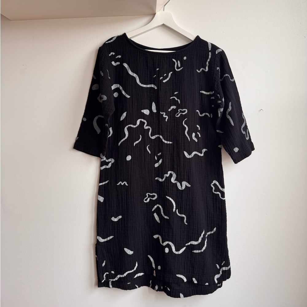 Casual Black Sheath Dress with Abstract White Squiggle Pattern